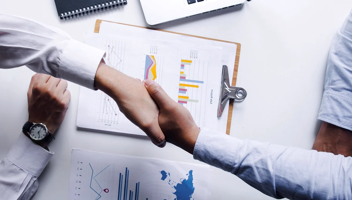 Comment nous construisons une fiche d'entreprise, pièce après pièce